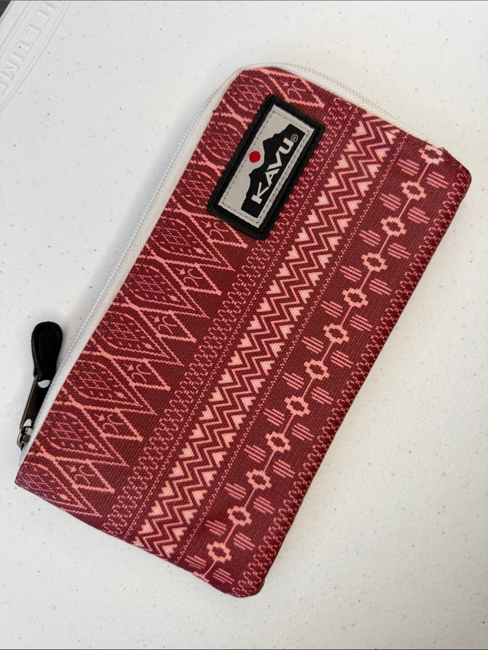 Kavu Rose Pink Geometric Zip Pouch NWOT